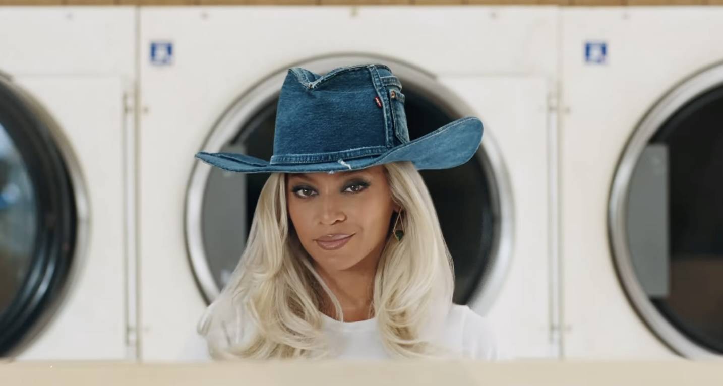 Beyonce in a denim cowboy hat at a laundromat