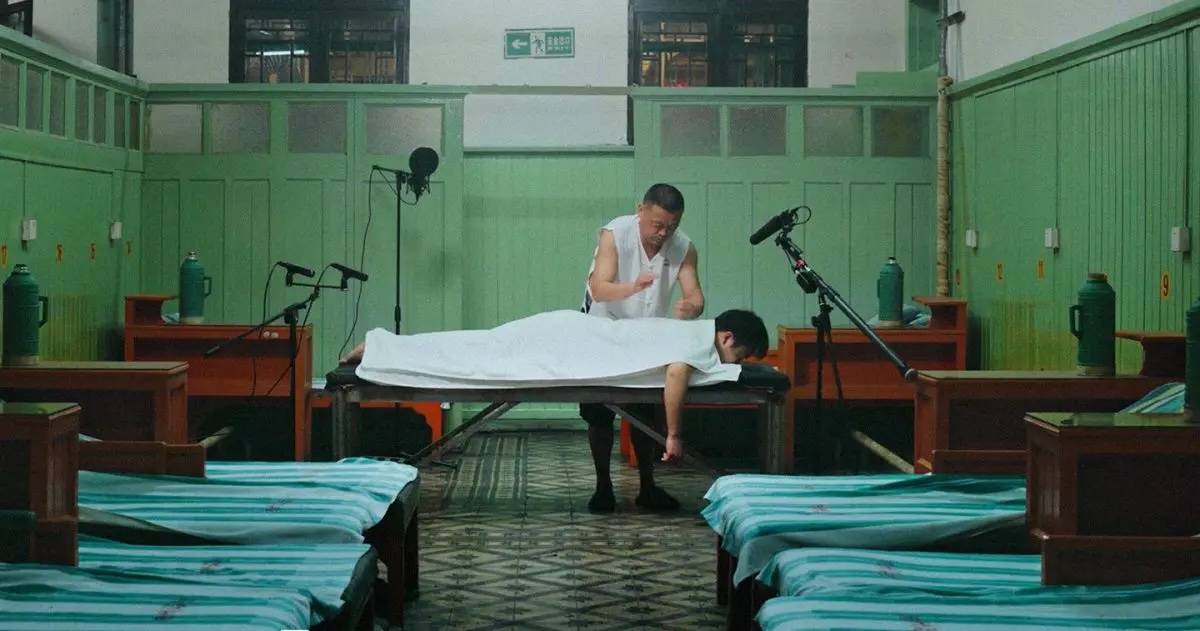 A masseuse performs a traditional Qiao Bei massage in a bathhouse-turned-music-studio