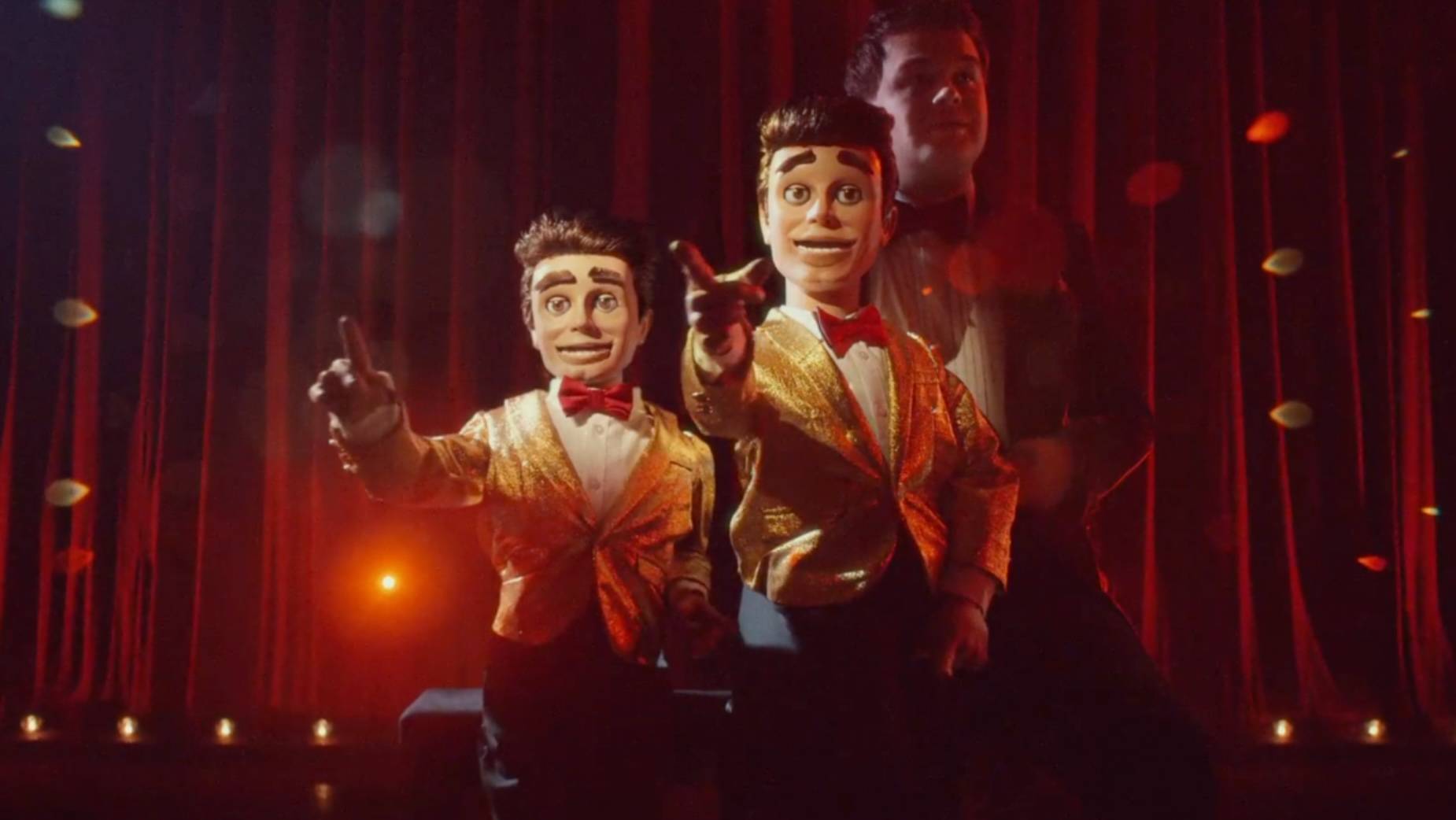 Two puppets sing over Twix